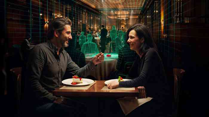 Jantar ficou mais romântico ao ouvir só os sons que importam com aparelhos auditivos IA