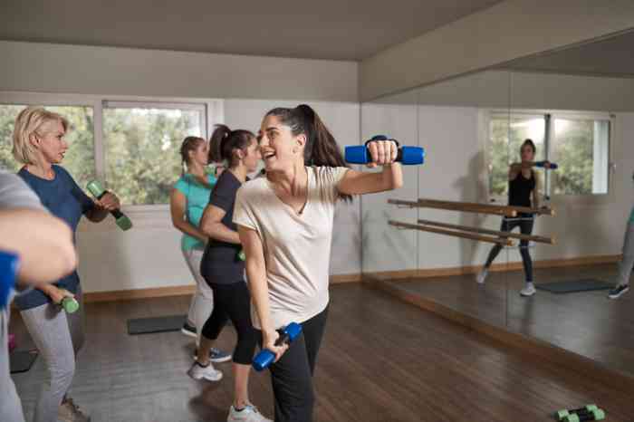 mulheres num ginásio