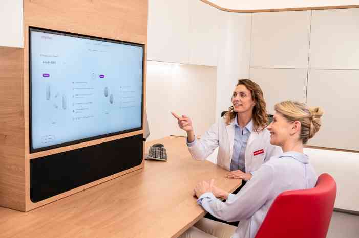 Audiologista Minisom mostra audiograma