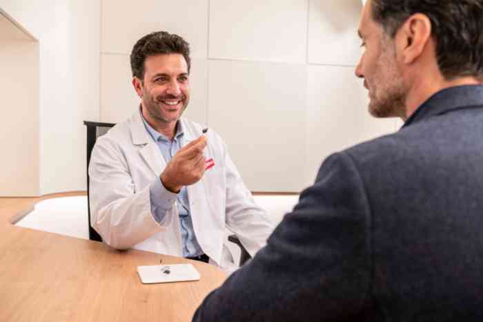 Cliente Minisom prestes a experimentar grátis um aparelho auditivo da Minisom