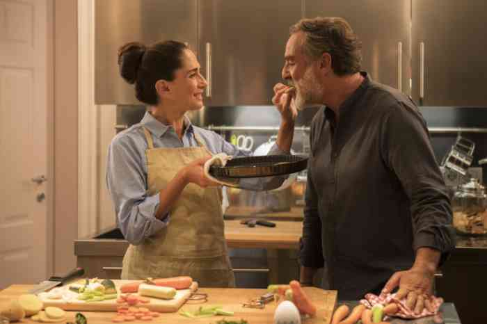 Casal prepara a refição