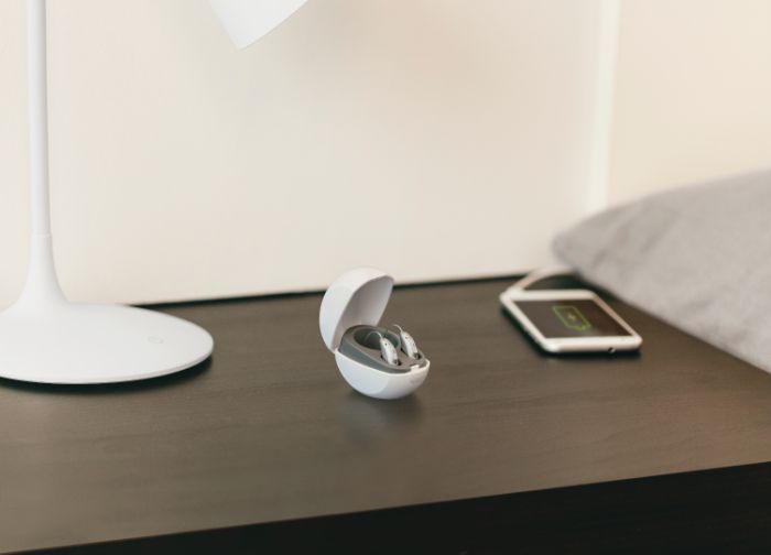 aparelhos auditivos e tablet