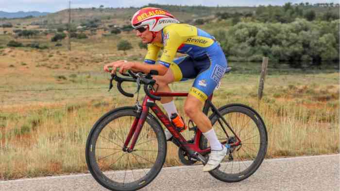 André Soares a andar de bicicleta 